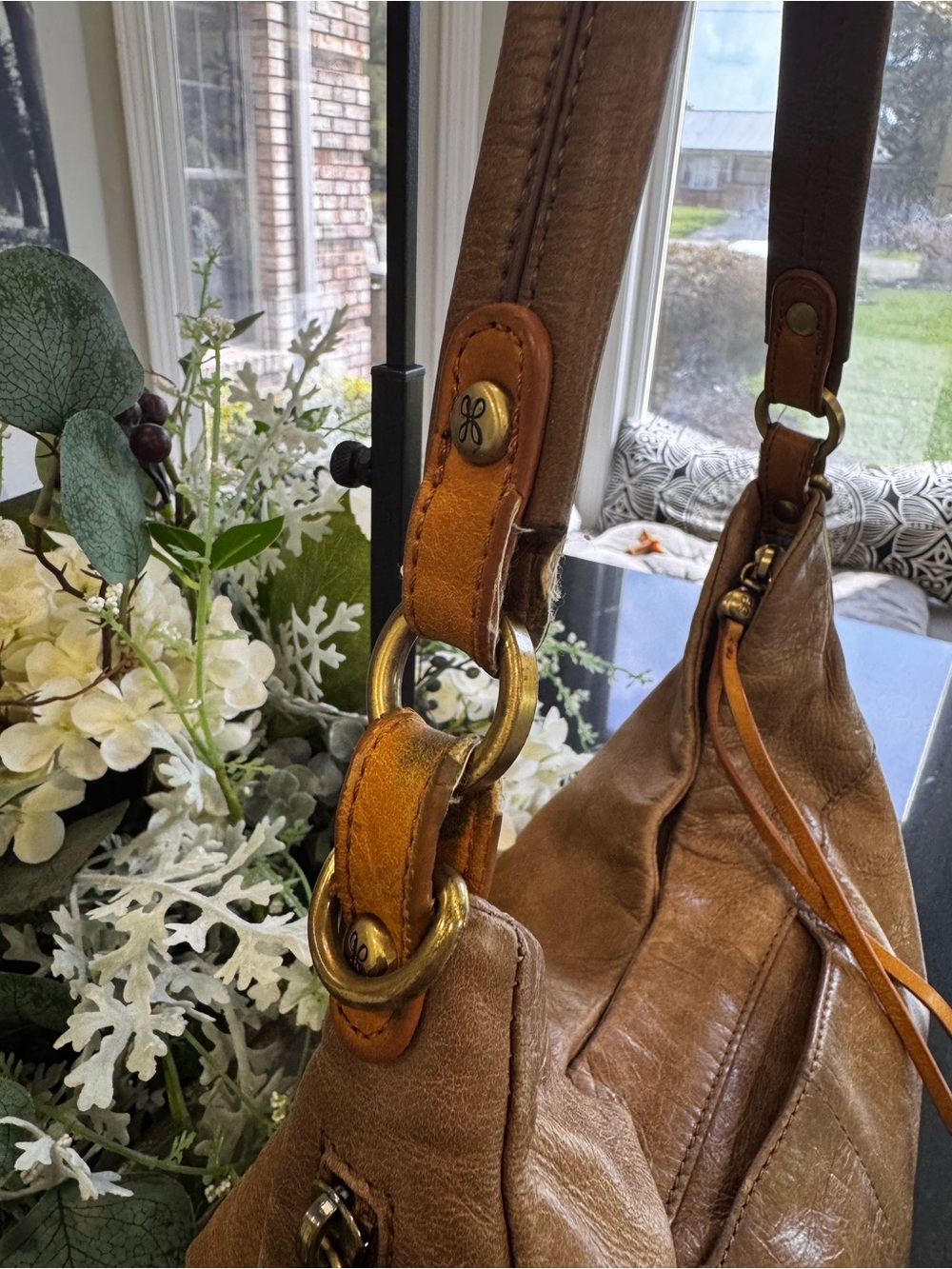 HOBO Delilah Vintage Hide Leather Shoulder Bag Brown/Taupe - Picture 11 of 13